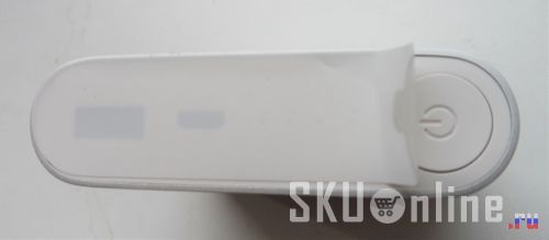 Пластик со стороны разъемов Xiaomi 10400mAh заклеен транспортной лентой.