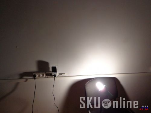 Светодиодная лампа в светильнике - 1